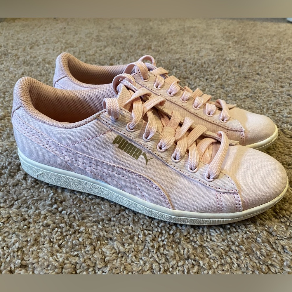 Puma sneakers, like new , size 6.5